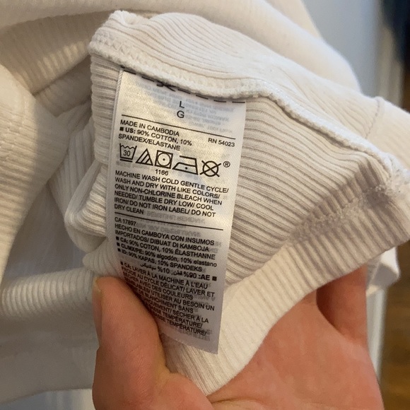 Plain White Tank - Picture 4 of 4